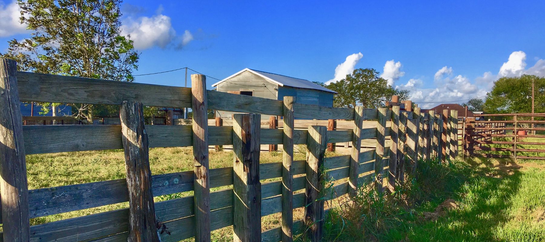 texas home with cattle pens